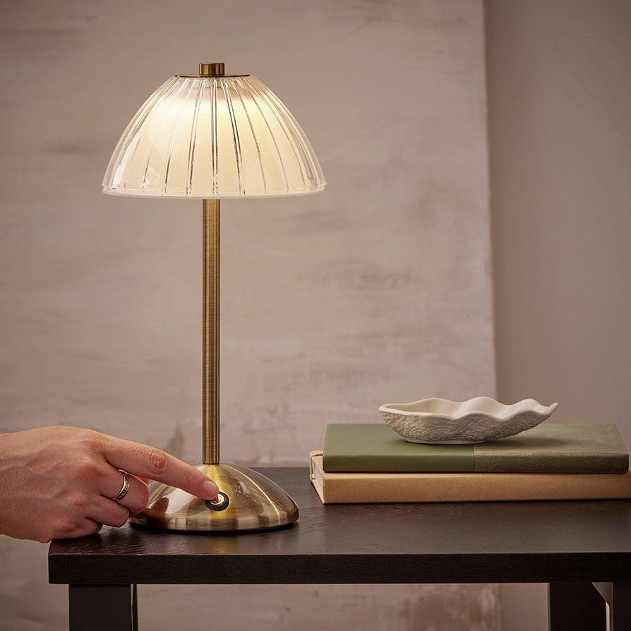 Lampada da tavolo wireless led charon con batteria ricaricabile - base oro, 30x15cm